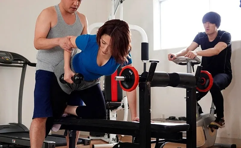 ông chồng phát hiện cô vợ cắm sừng với huấn luyện viên thể hình