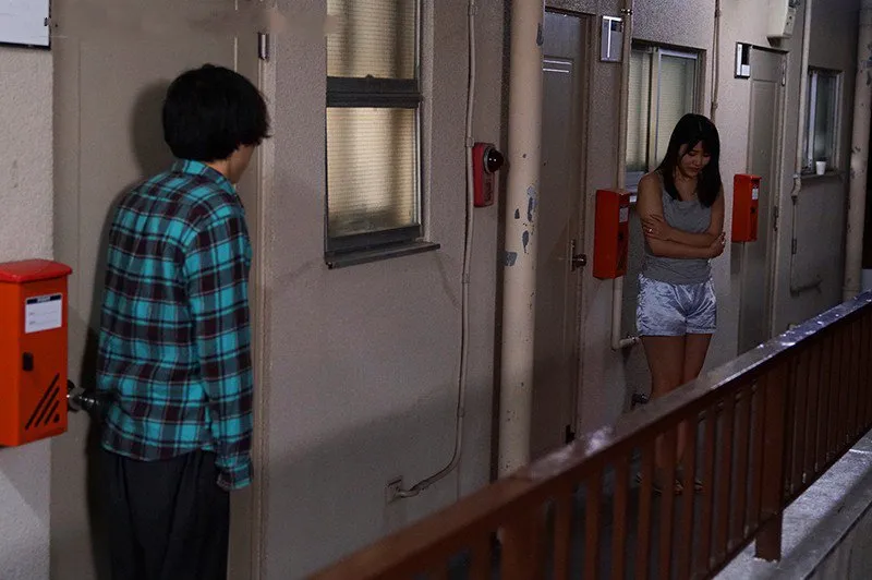 Bí mật ngoại tình với em gái hàng xóm cãi nhau bị chồng yêu đuổi ra cửa