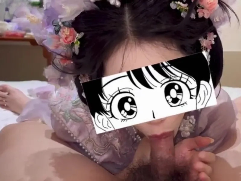 Gái xinh trong bộ đồ bé yêu mút chim cực đã