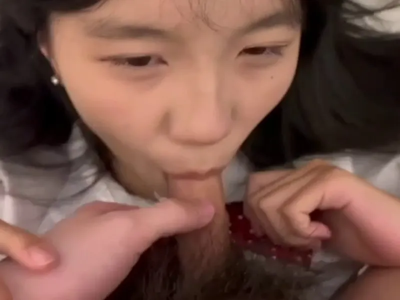 Em loli dễ thương mút buồi biến em thành con em đào nứng lồn p2